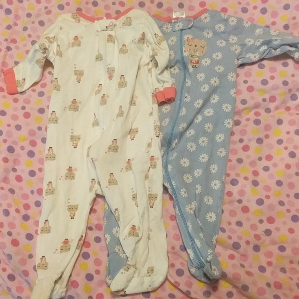 Set of two footed pajamas